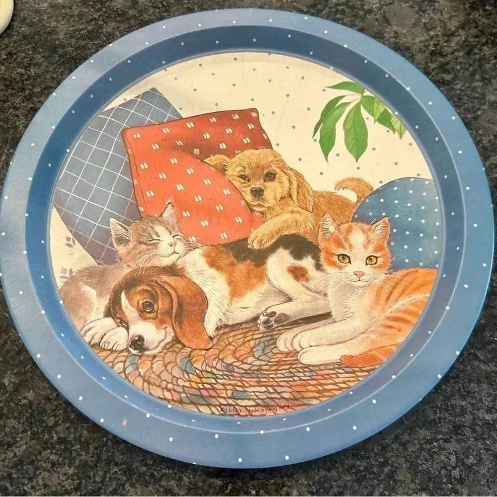 JSNY Hong Kong Puppies Kittens Round Tin Tray in good vintage condition